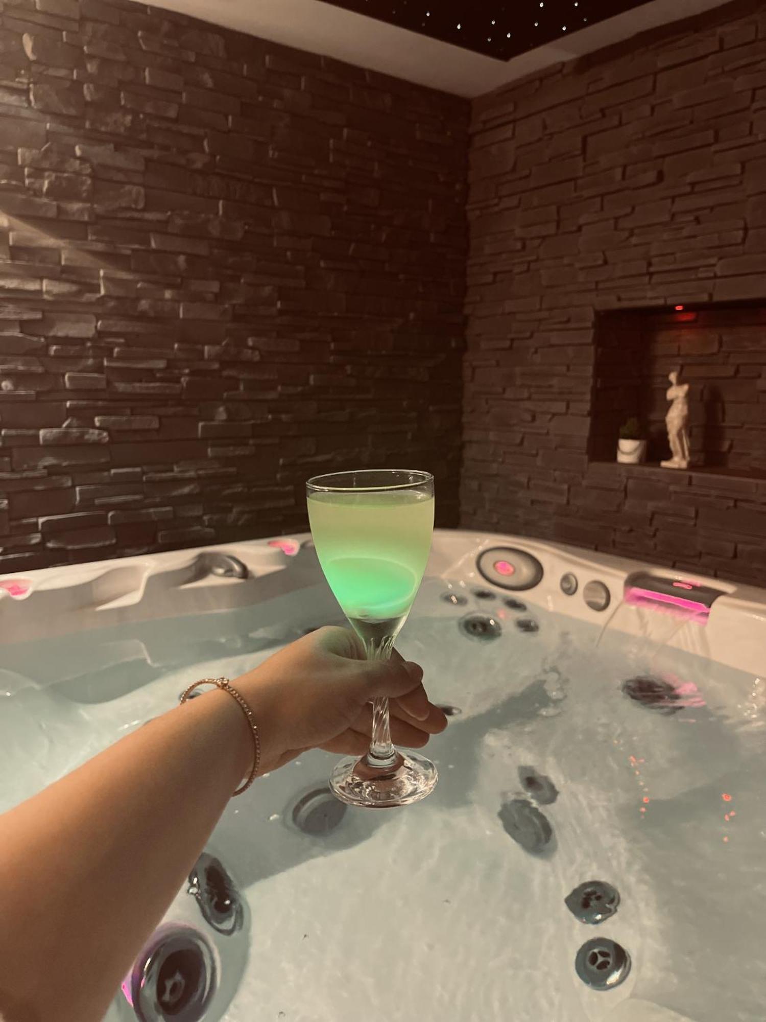 O Venus Spa Sin-le-Noble ภายนอก รูปภาพ